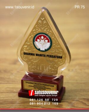 Plakat Resin Dharma Wanita