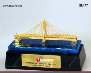 Souvenir Miniatur Jembatan Ogan Ilir