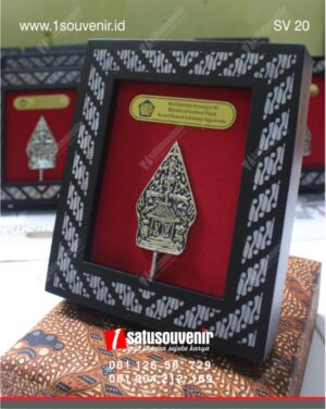 Souvenir Perusahaan Gunungan Wayang DJP