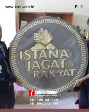 Kerajinan Kuningan Logo Istana Jagat Rakyat