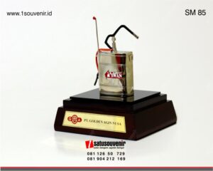 Souvenir Miniatur Pompa Alat Semprot PT Golden