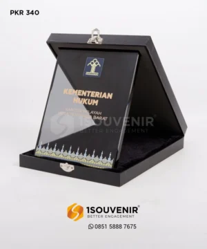 Plakat Kristal Kementrian Hukum NTB